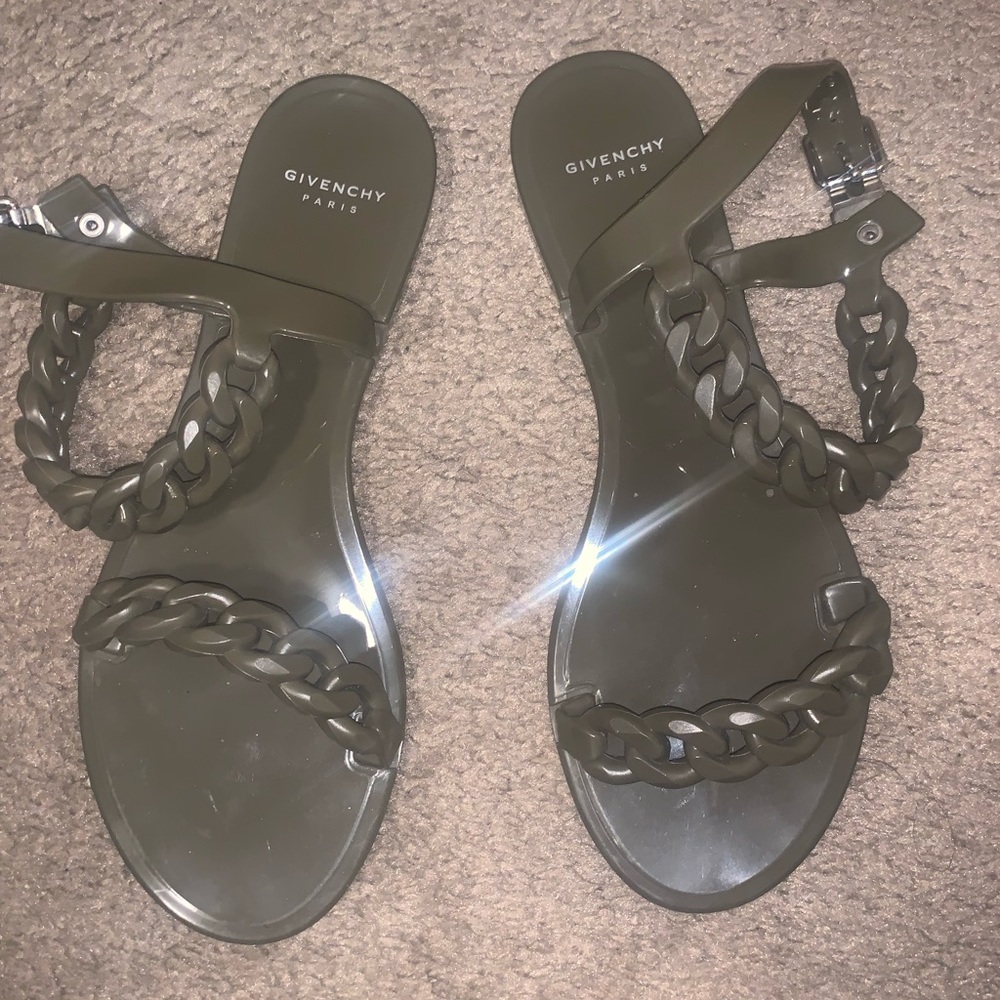 Live green Givenchy chain sandals